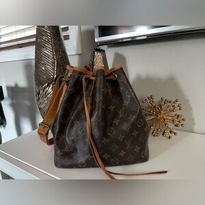 Luis Vuitton bucket bag vintage